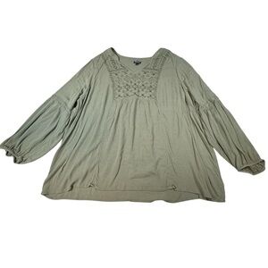 TORRID CRINKLE GAUZE EMBROIDERED TOP WOMEN’S SiZE 4 PRE-OWNED